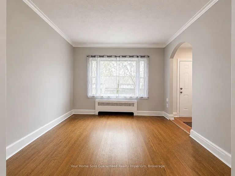 257 Niagara St #A — Photo 7