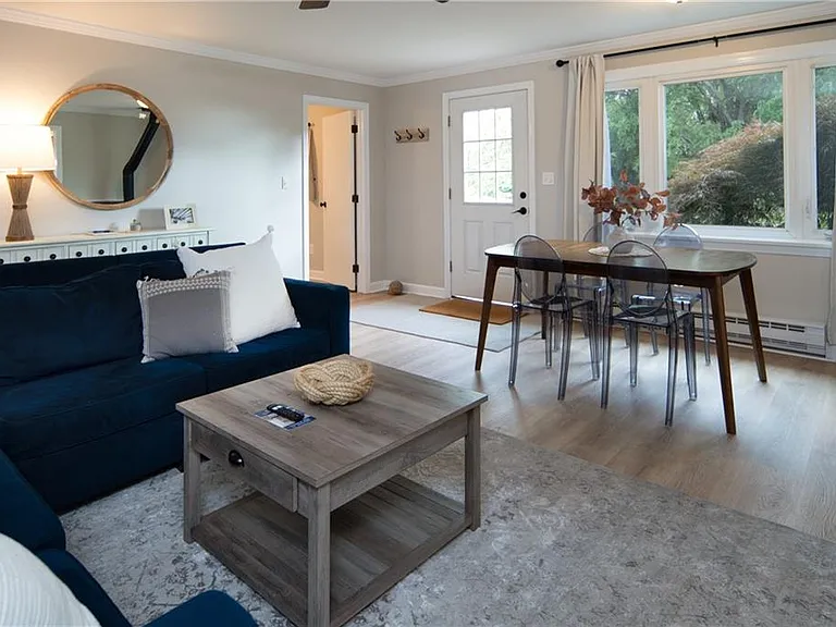 534 Aquidneck Ave #A — Photo 10