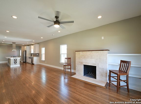 5th image of 1718 W Summit Ave