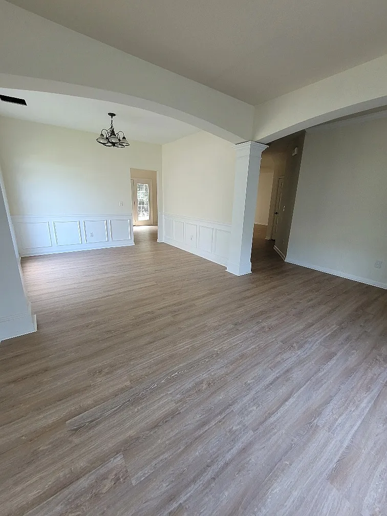 4 bed, 2.5 bath, 2200 sqft, $1,935 — Photo 4