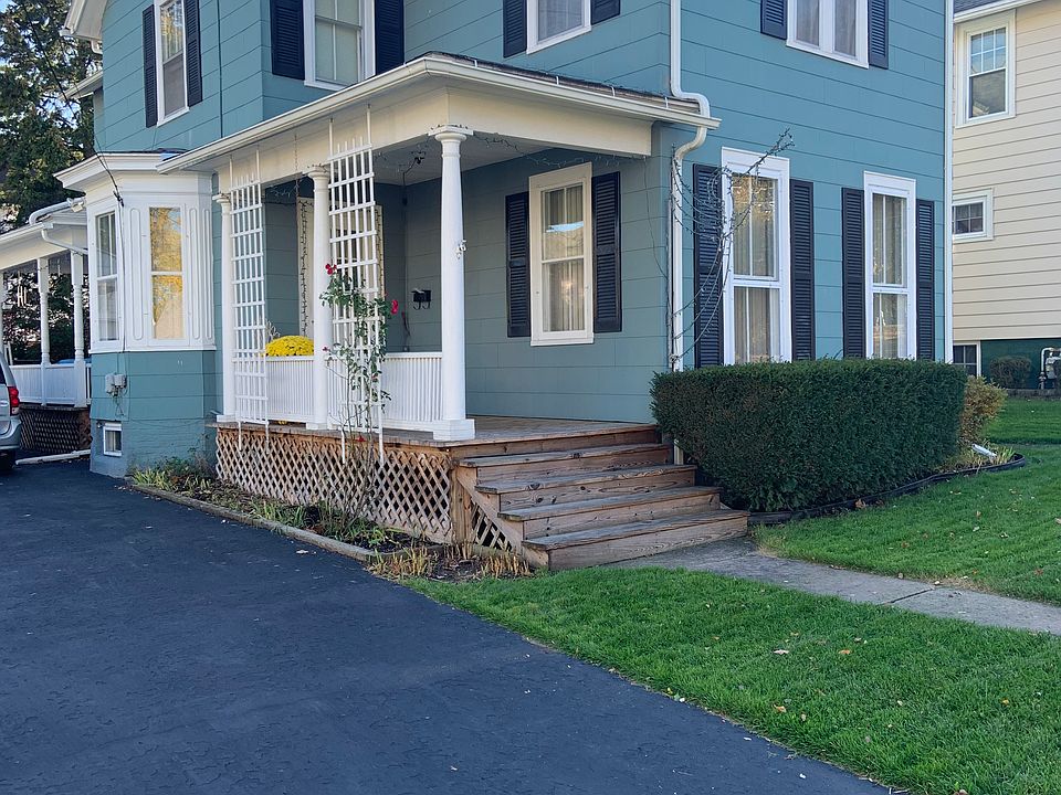 2nd image of 61 Cortland St