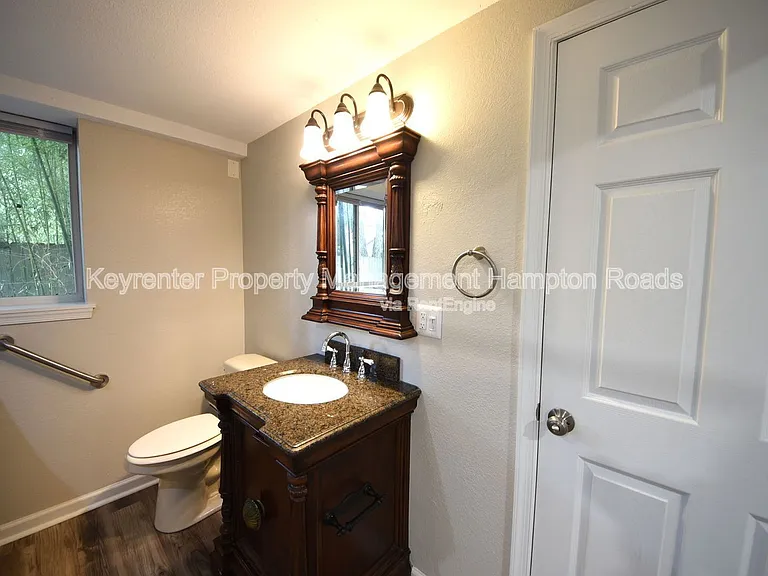 1303 Tallwood St #B — Photo 14