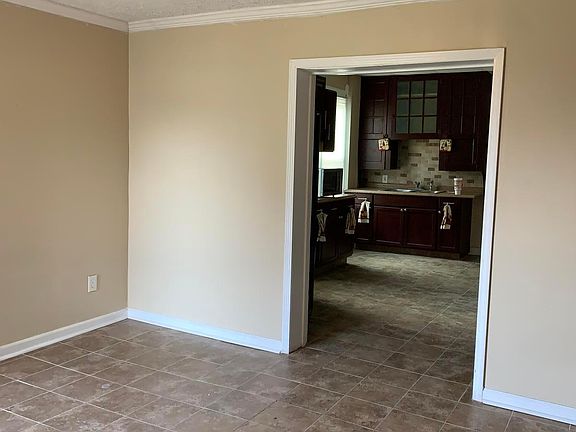 3rd image of 1017 W 22nd St #1