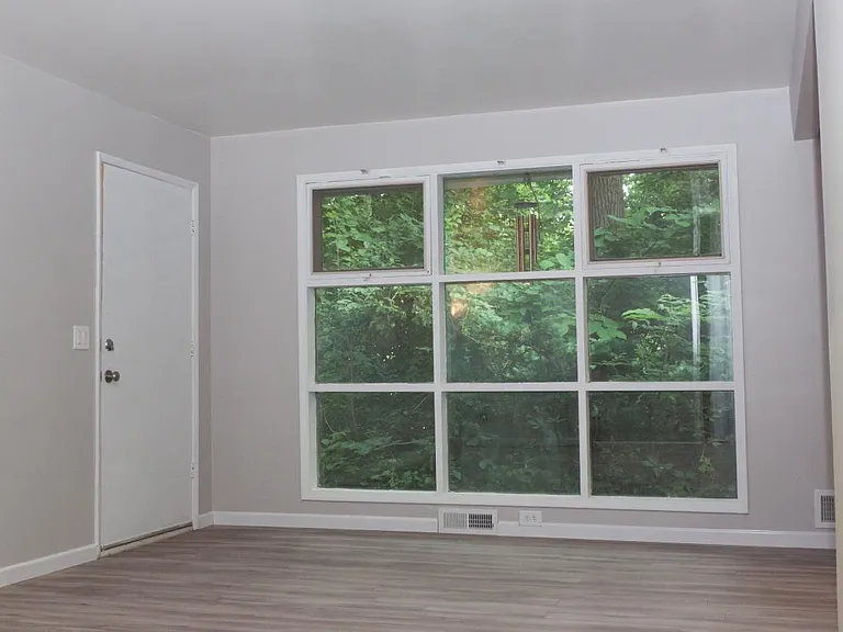 415 S Revena Blvd — Photo 5