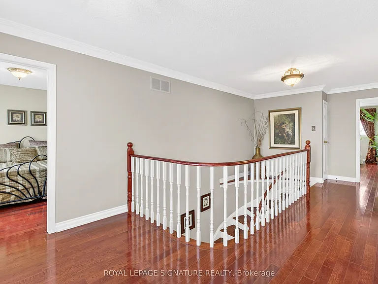 566 Huntington Ridge Dr — Photo 14