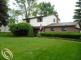 2716 Gatewood Dr, Waterford, MI 48329