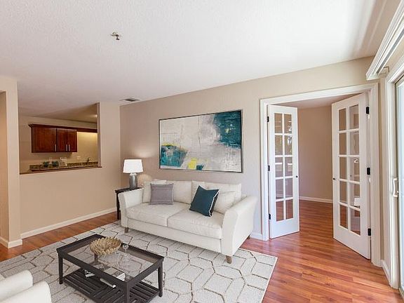 5th image of 212 Brookdale Dr APT 20