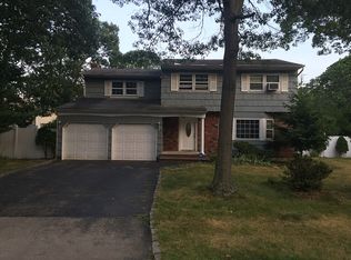 124 Hunter Ave, North Babylon, NY 11703