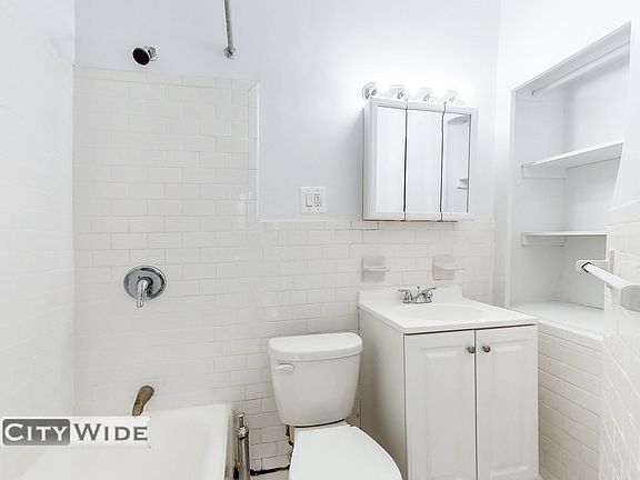 4th image of 1043 Lexington Ave APT 3R