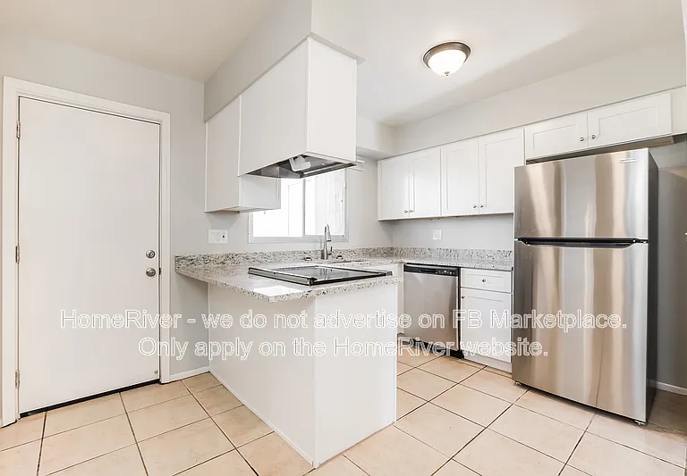 5758 N 42nd Ave — Photo 10