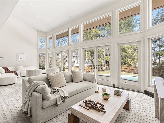 3rd image of 71 Farina Rd