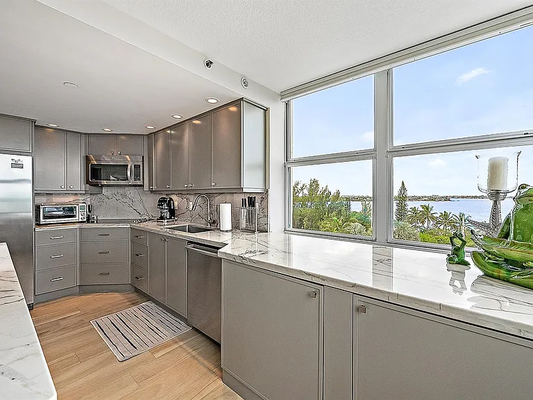 5200 N Ocean Dr #505 — Photo 8