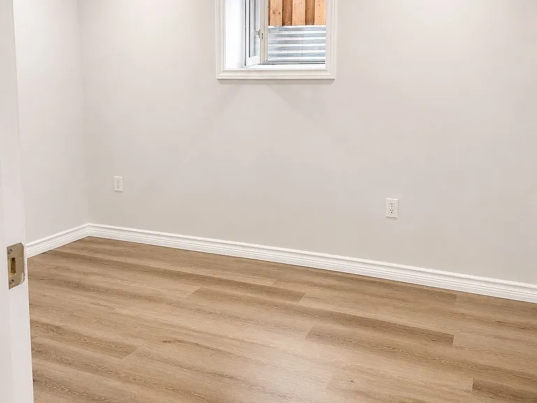 28 Leggott Ave #LOWER — Photo 4