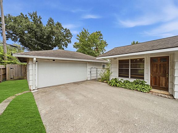 3rd image of 9435 Springmont Dr