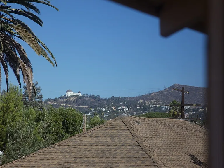 1433 Talmadge St — Photo 15