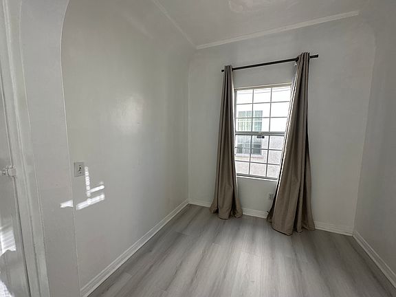 4th image of 1602 S Stanley Ave