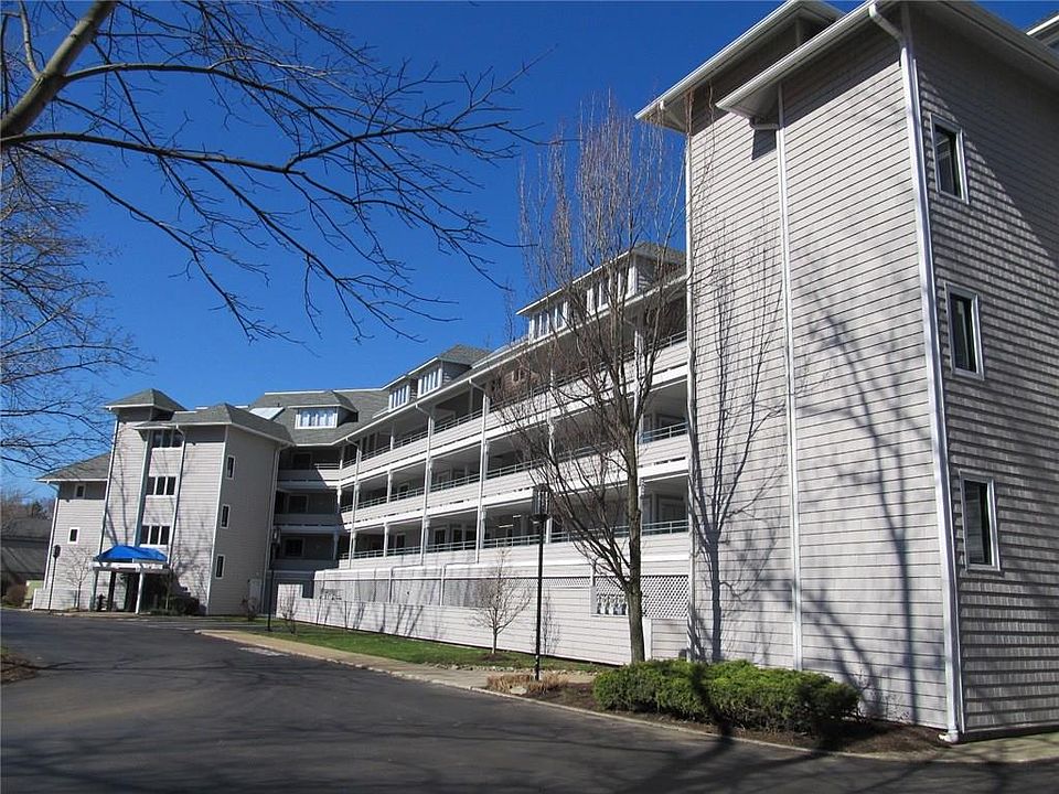 1st image of 10 Peninsula Dr