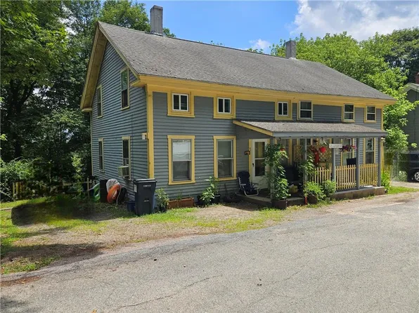 1 Side Hill St, Hope Valley, RI 02832