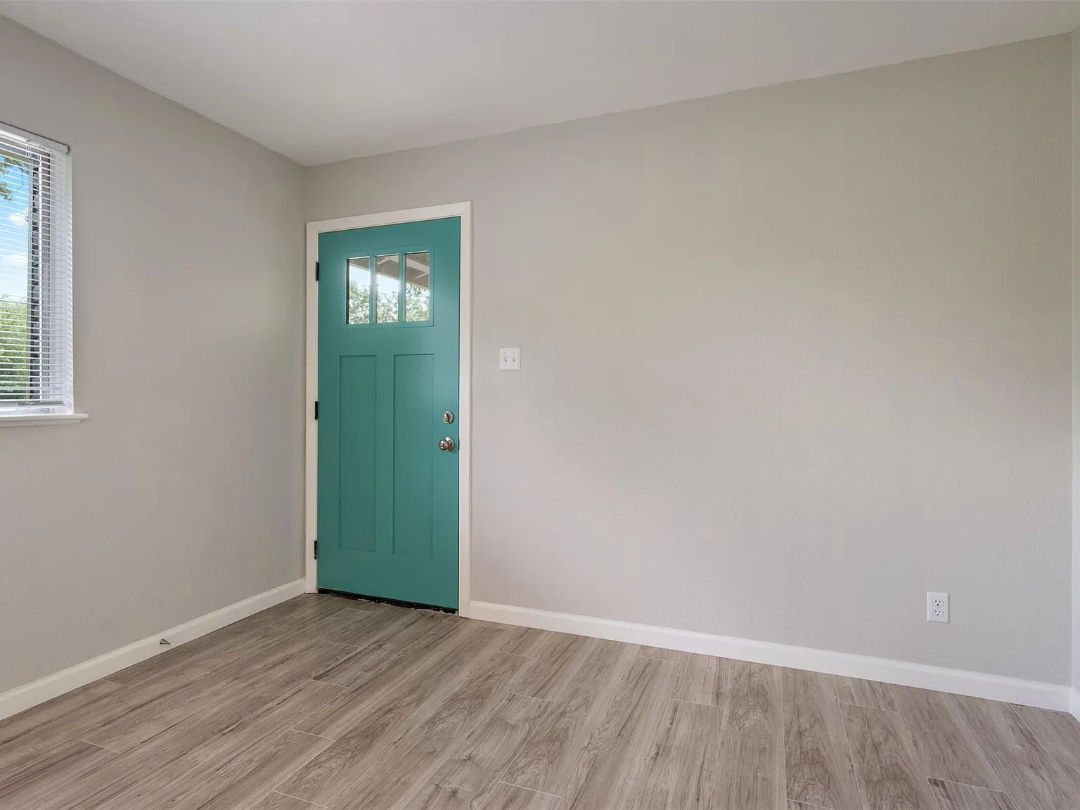 2 bed, 1.0 bath, 743 sqft, $1,595 — Photo 4
