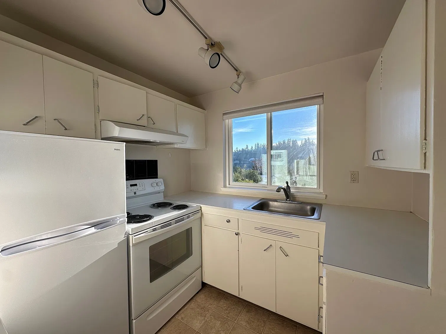 1 bed, 750 sqft, $2,045 — Photo 4