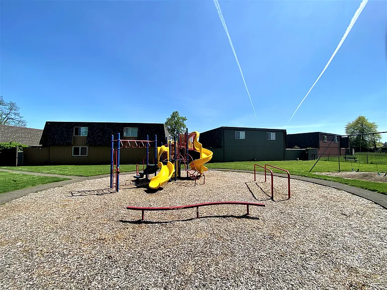 Sunrise Park Apartments — Photo 4