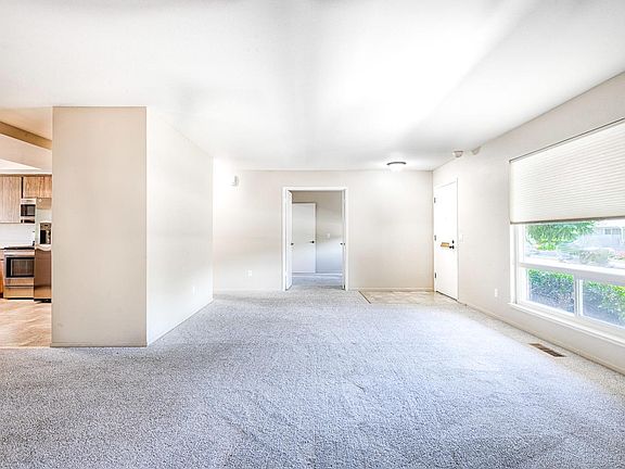 4th image of 7085 Oak Leaf Drive