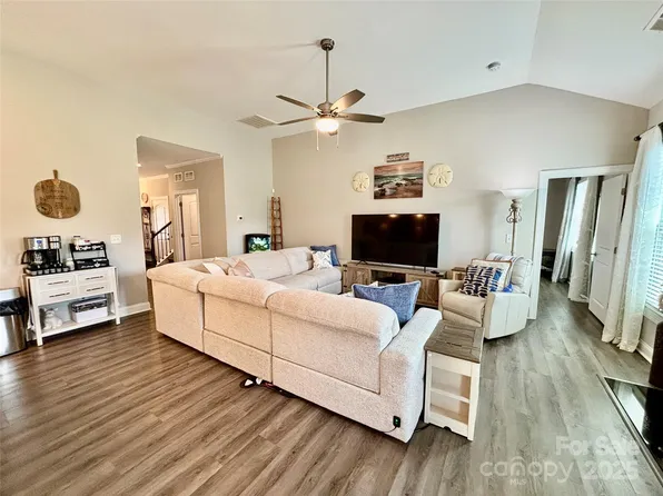 1024 Mayapple Way, Belmont, NC 28012