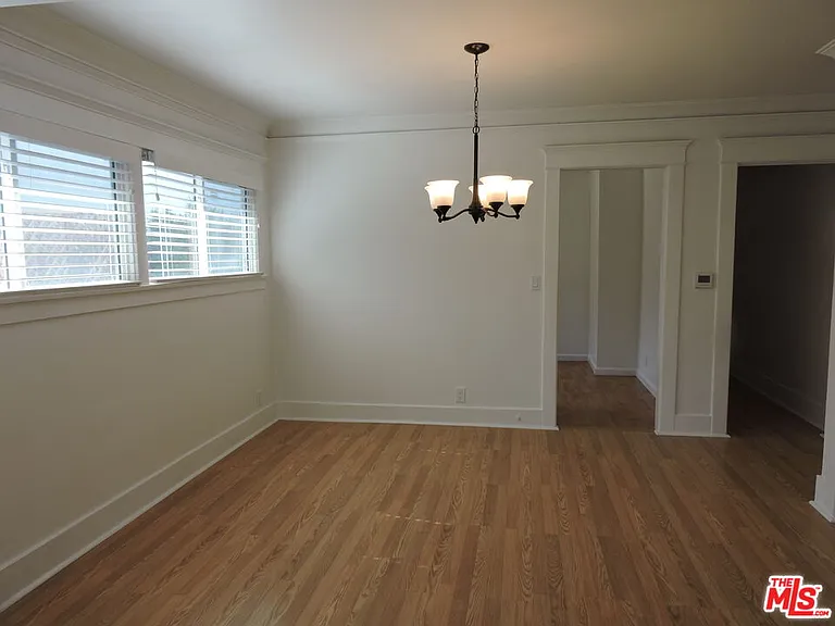559 N Windsor Blvd — Photo 10