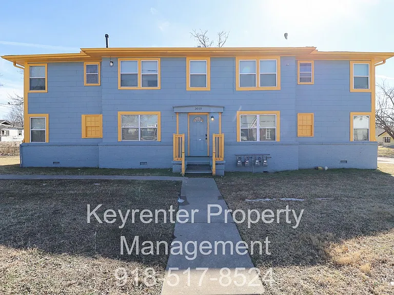 E Independence St Fourplex — Photo 1