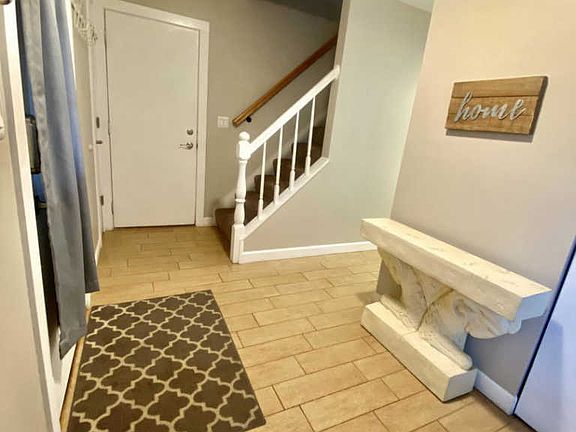 2nd image of 1796 Barnhill Dr