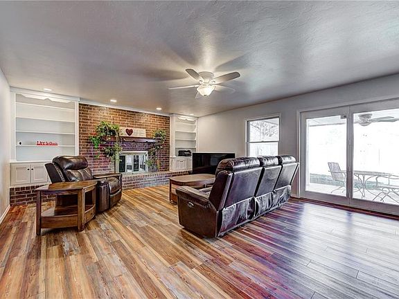 3rd image of 221 E Platt Dr