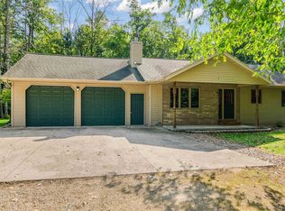 N4262 Basswood Ln, New London, WI 54961