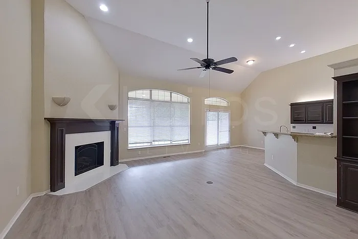 5 bed, 3.5 bath, 2850 sqft, $2,675 — Photo 4