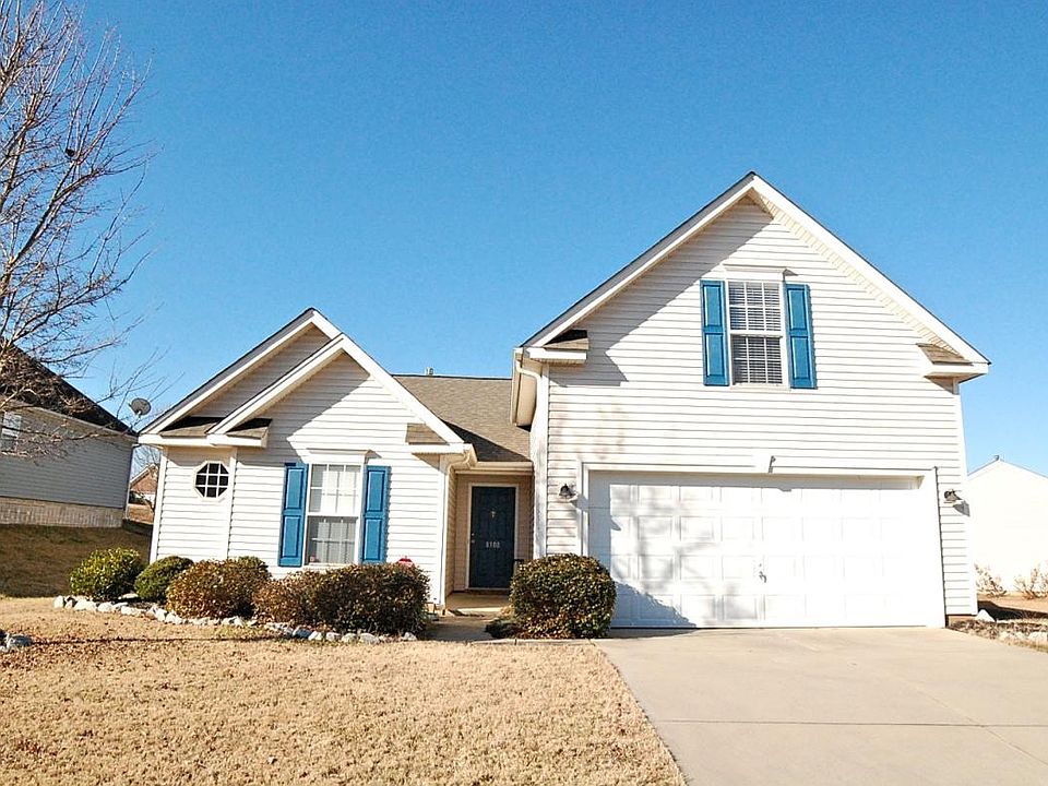 Fully Furnished Ranch-everything on main floor. 2 car garage and 2 parking spaces in drive