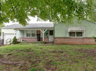 1702 S Sagamont Ave, Springfield, MO 65807