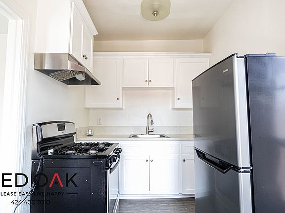 5th image of 2943 W 8th St #402