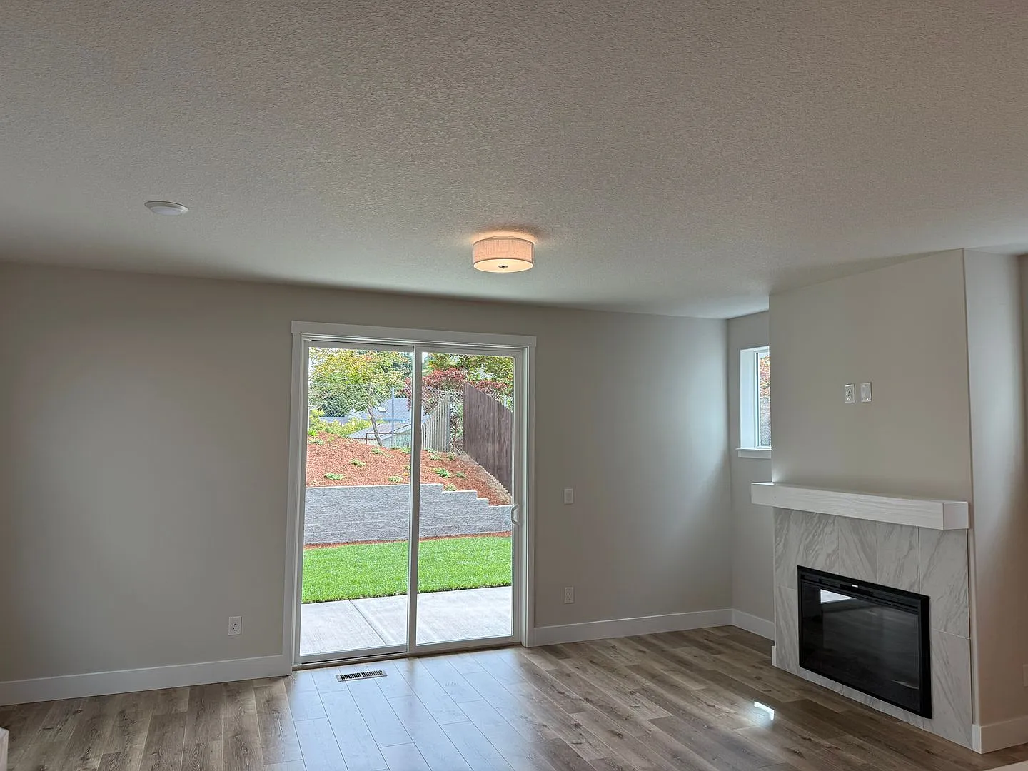 Beautiful Three Bedroom New Construction Home For Rent — Photo 3