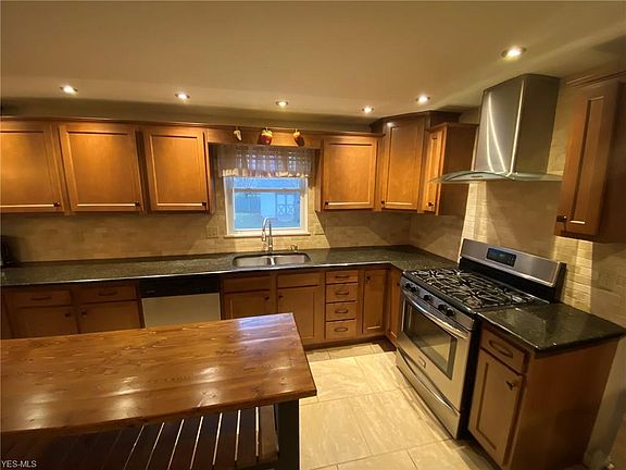 5th image of 1596 Woodland Ct