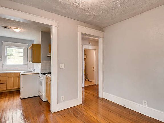 3rd image of 2319 Newnan St