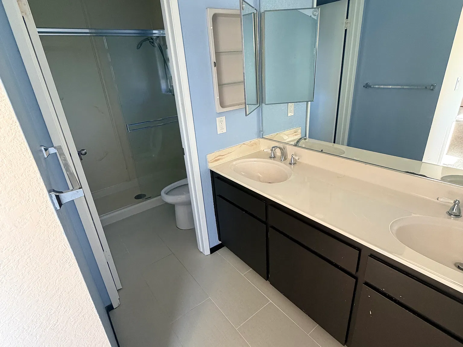 4 bed, 2248 sqft, $4,495 — Photo 2
