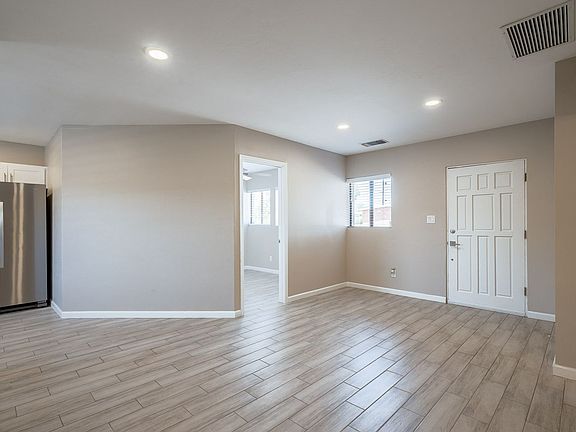 5th image of 1336 E Adams St #031d915ad