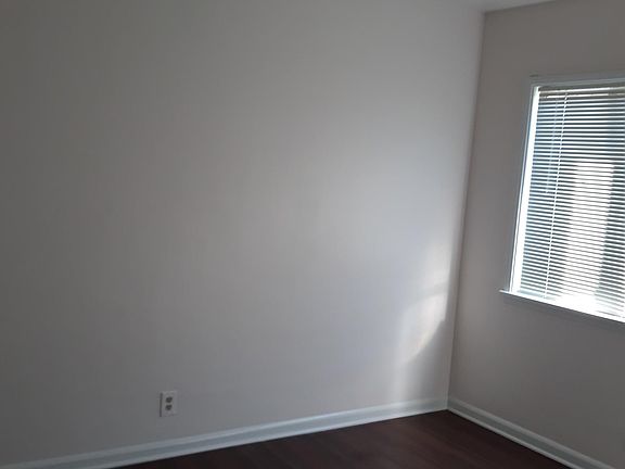 4th image of 11332 Linden St