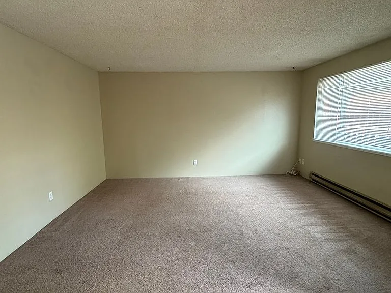 1827 Worden Ave — Photo 11
