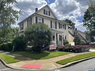 36 Pleasant Ave, Bergenfield, NJ 07621