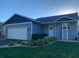 1271 Sapphire Ln, Shakopee, MN 55379