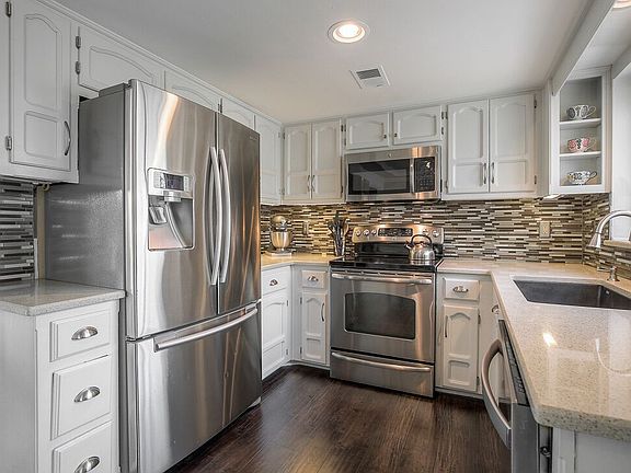 Gorgeous Updated Kitchen!