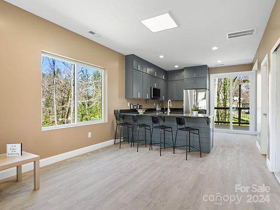 4th image of 715 Knollwood Dr