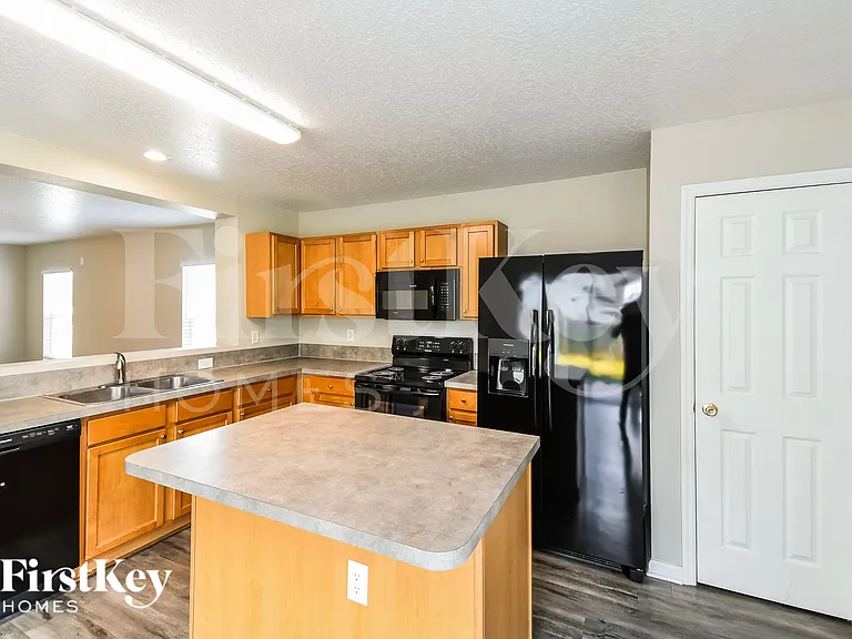 2163 Fresco Dr — Photo 6