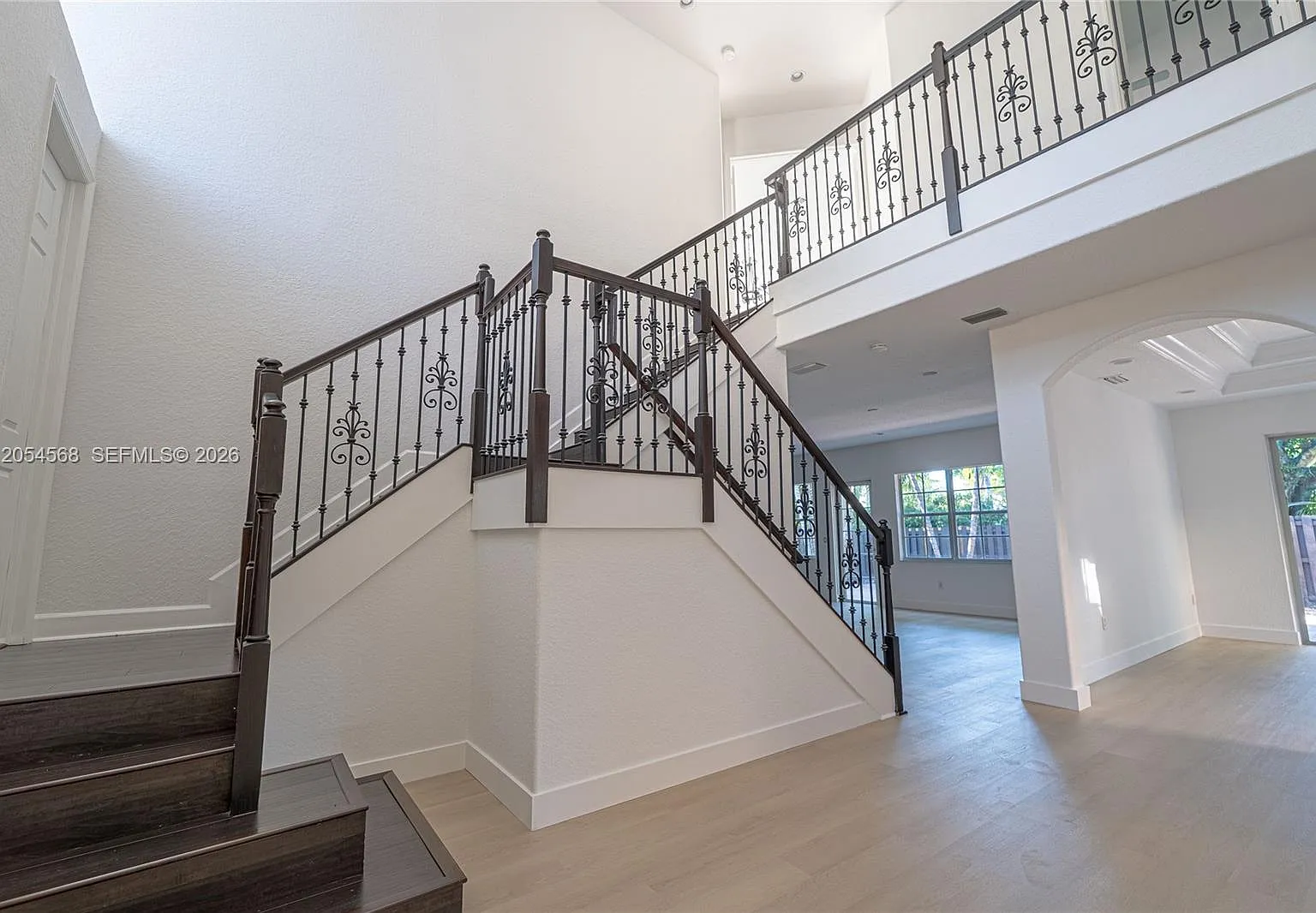 5 bed, 3437 sqft, $8,200 — Photo 4