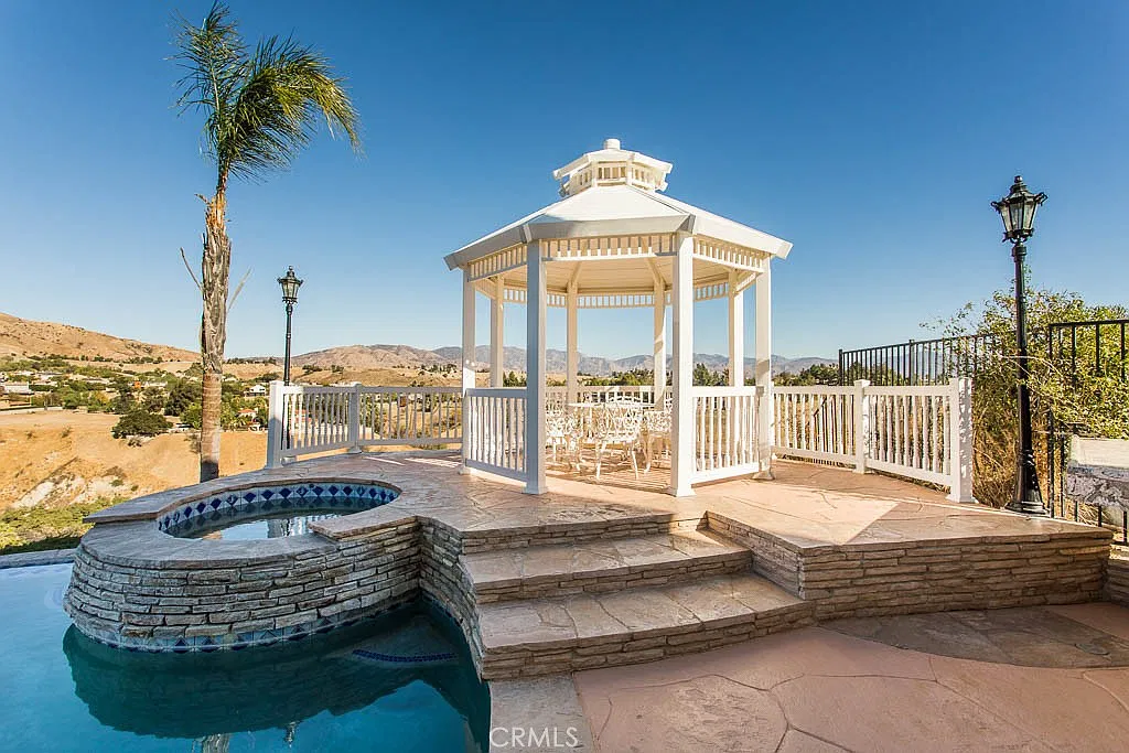 5 bed, 4.5 bath, 4300 sqft, $8,800 — Photo 4